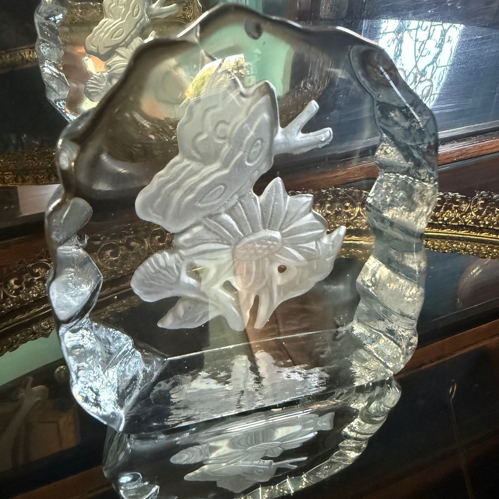 Price Import Crystal Butterfly Flower Paperweight Frosted Glass 4in ReadDescript - Picture 11 of 16